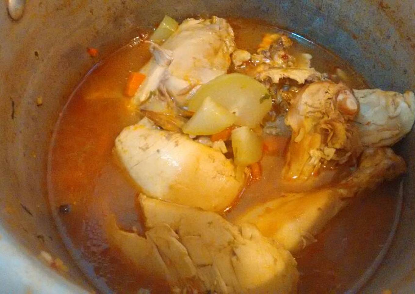 Sopa de pollo con chile guajillo. ॐ