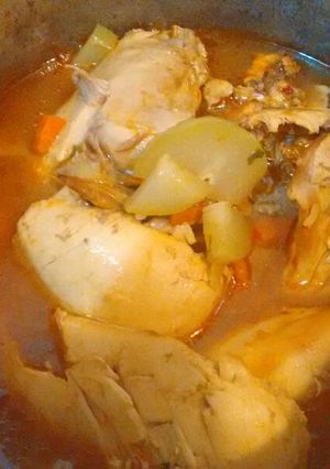 Una foto de Sopa de pollo con chile guajillo. ॐ