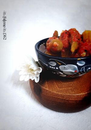 عکسی از دستور ترشی بامیه با گوجه فرنگی