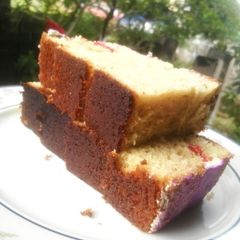 A picture of Moist sponge cake.