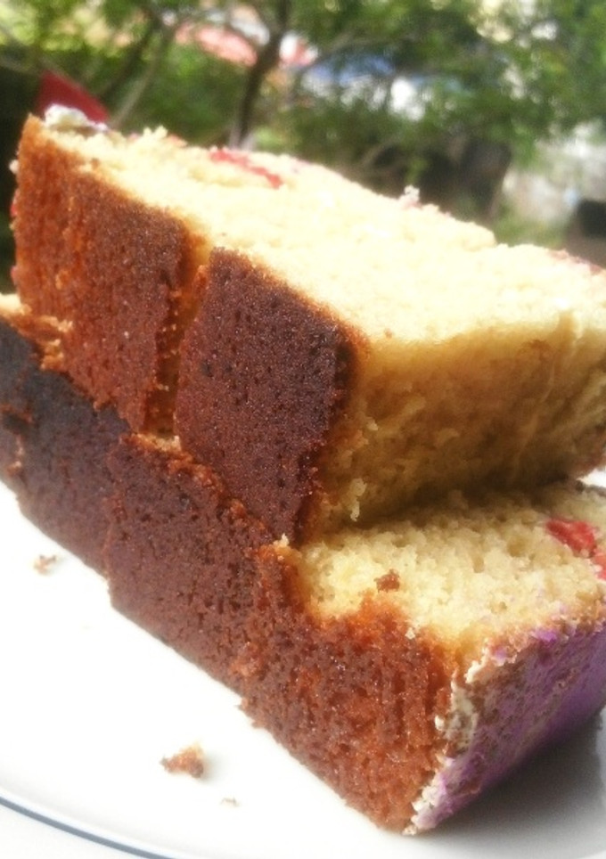 A picture of Moist sponge cake.