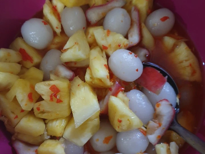 Easy Ways Make Recipes Asinan Rambutan, Nanas dan Jambu Air the So Delicious Can Pamper Your Tongue.