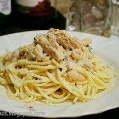 A picture of White Spaghetti with Tuna and Zucchini.