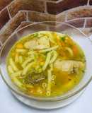 Sopa de Pollo ligera con Verduras y Fideos!!