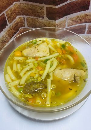 Una foto de Sopa de Pollo ligera con Verduras y Fideos!!