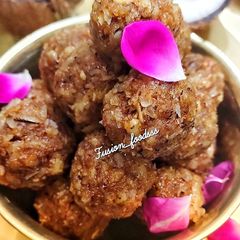 A picture of Jaggery coconut ladoo.