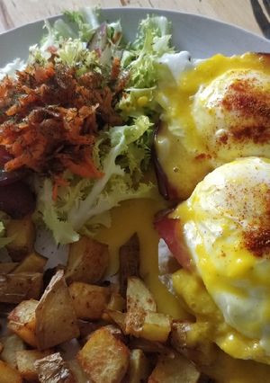 Una foto de Eggs Benedict