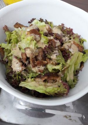 Hình của món Salad xà lách thịt nướng.