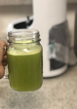 Hình của món Nước ép cần tây, thơm và bông cải xanh.