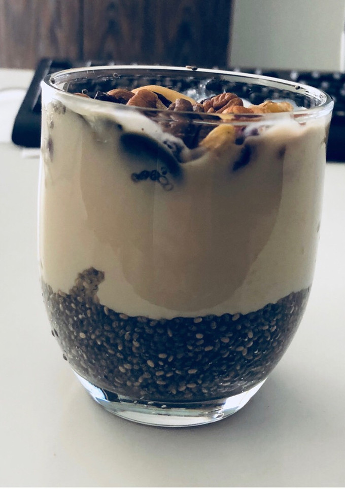 Una foto de Pudding de café con chía y frutos secos