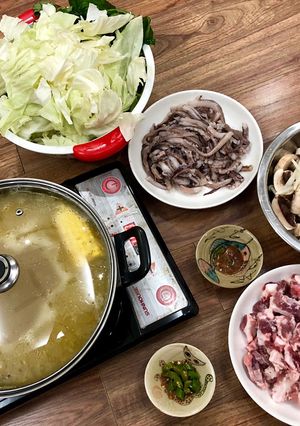 Hình của món Lẩu lòng bò.