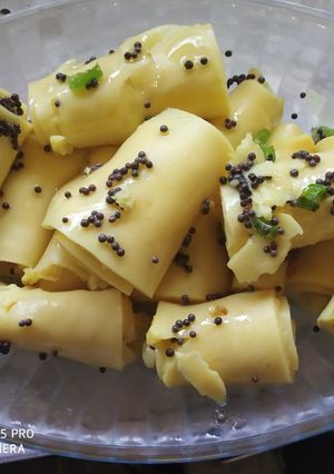 खांडवी (Khandvi recipe in Hindi) रेसिपी मुख्य फोटो