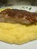 Churrasco de cerdo con polenta cremosa