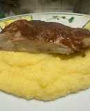 Churrasco de cerdo con polenta cremosa