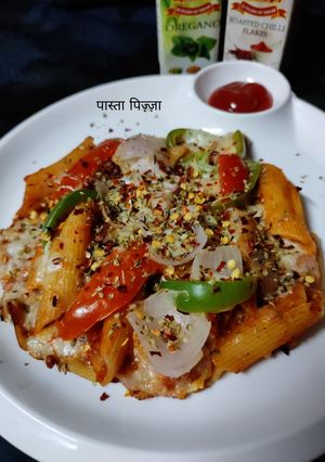 पास्ता पिज़्ज़ा (Pasta Pizza recipe in hindi) रेसिपी मुख्य फोटो