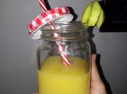 Una foto de jugo de mango