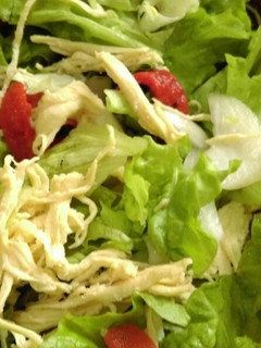 Una foto de Ensalada de pollo