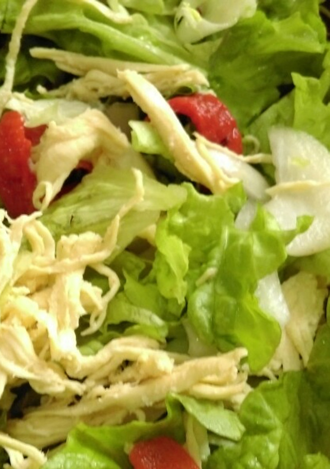 Una foto de Ensalada de pollo