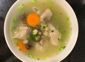 Hình của món Gà hầm hạt sen.