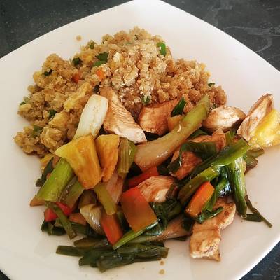 Pollo con verduras y chaufa de quinua Receta de Nutrichay- Cookpad