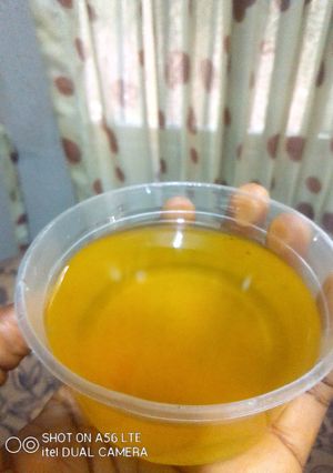 A picture of Lemon Peel Oil.