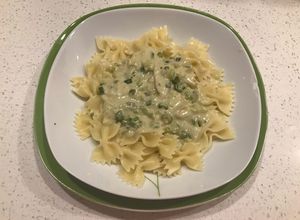 Una foto de Fideos con salsa de queso azul