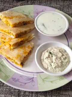 સેન્ડવીચ ઉત્તપા (Sandwich Uttapa Recipe In Gujarati) રેસીપી મુખ્ય ફોટો