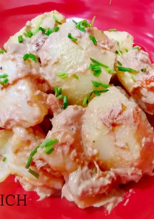 Una foto de Ensalada de patata marinera