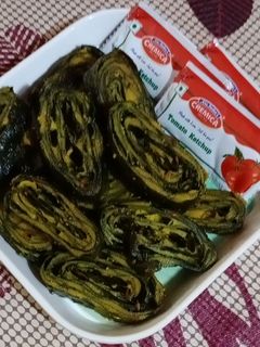અળવીના પાનના પાત્રા (Arvi Paan Patra Recipe In Gujarati) રેસીપી મુખ્ય ફોટો