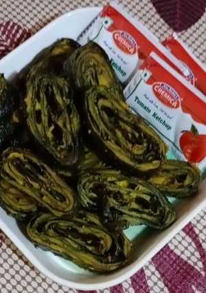 અળવીના પાનના પાત્રા (Arvi Paan Patra Recipe In Gujarati) રેસીપી મુખ્ય ફોટો