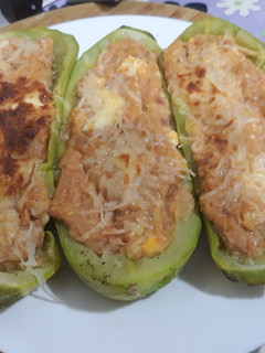 Una foto de Calabacines rellenos de atún