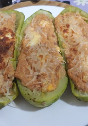 Una foto de Calabacines rellenos de atún