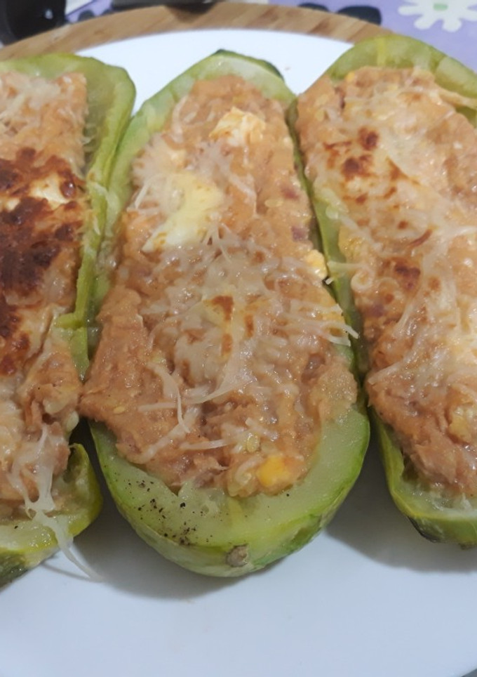 Una foto de Calabacines rellenos de atún