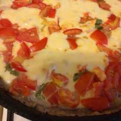 A picture of Tarta Caprese.