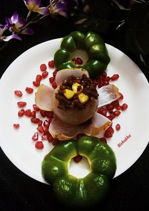 A picture of Soya granules Stuffed Baked Onion.