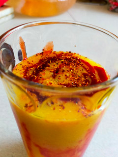Una foto de Smoothie de mango con chamoy