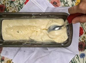 Una foto de Helado de chocolate blanco
