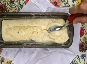 Una foto de Helado de chocolate blanco