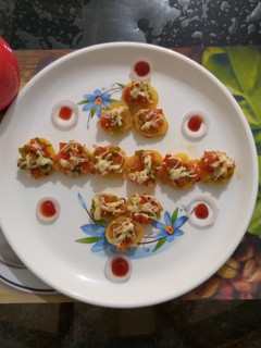 પોટેટો પીઝા (potato pizza recipes in Gujarati) રેસીપી મુખ્ય ફોટો