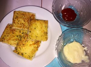 Foto resep Garlic Bread with Cheese Sauce