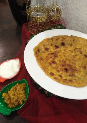 A picture of Baisan ki roti lahsan ki chutni.