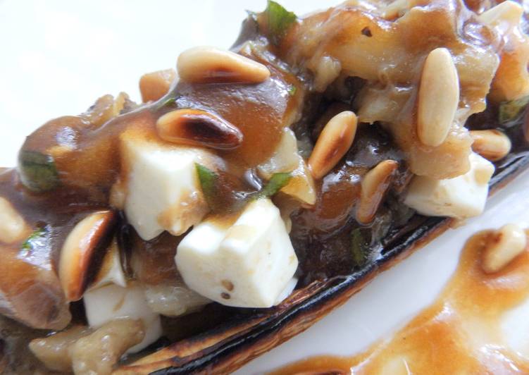 Berenjenas rellenas con boletus, piñones y queso
