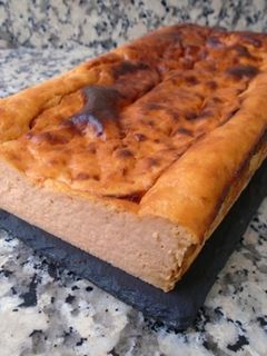 Una foto de Flan de bonito y pimiento asado