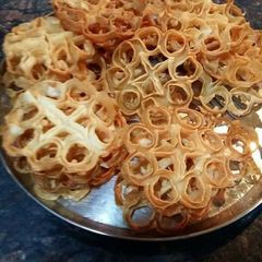 A picture of Rose cookies.