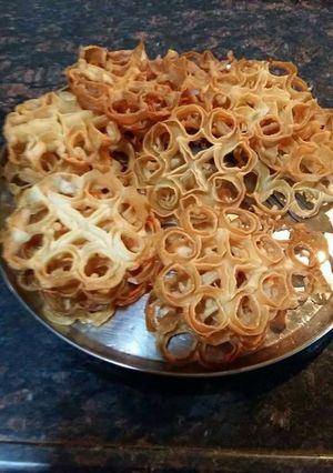 A picture of Rose cookies.