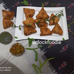 A picture of Aloo Samosa.