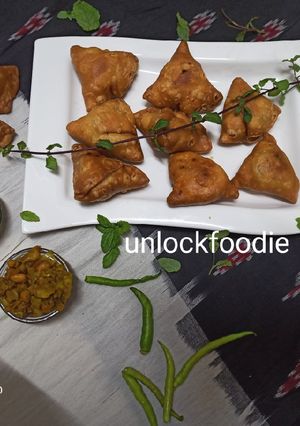 A picture of Aloo Samosa.