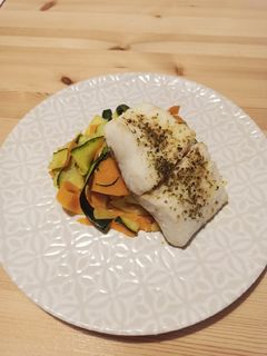 Una foto de Cintas de calabacín y zanahoria con Merluza en Airfryer