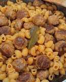 Macarrones con pelotillas en salsa de aprovechamiento