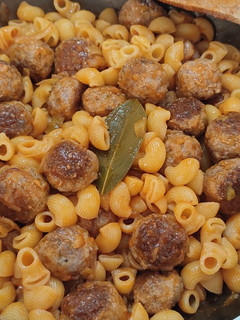 Una foto de Macarrones con pelotillas en salsa de aprovechamiento